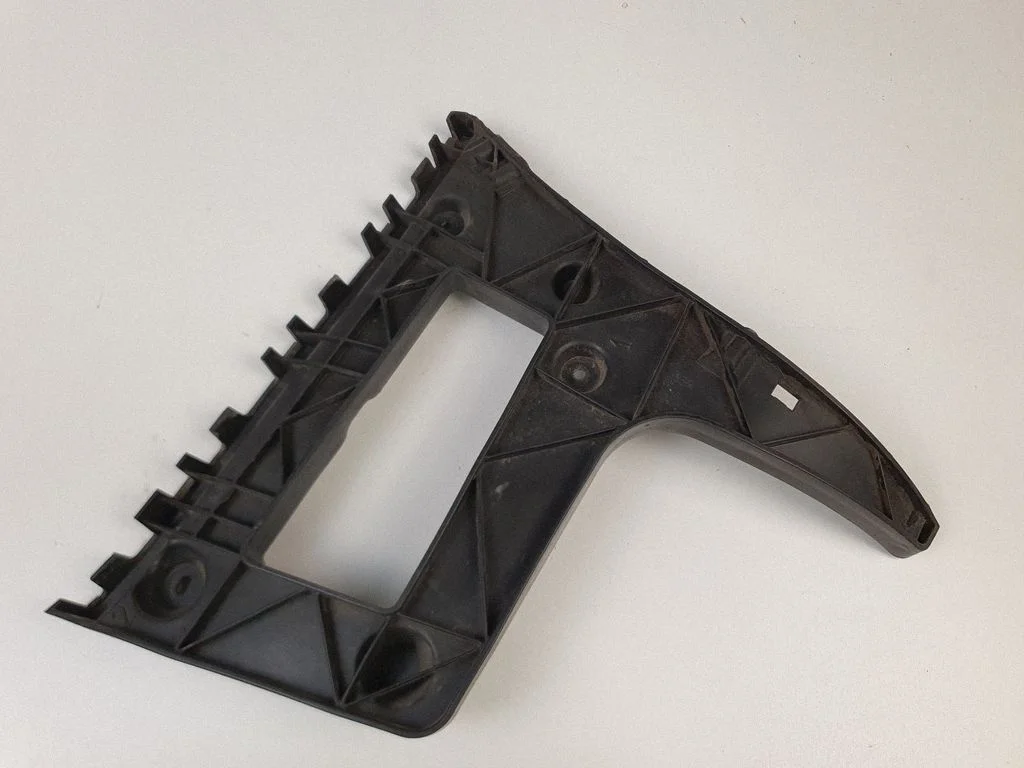 Rear bumper mounting bracket 8T8807454