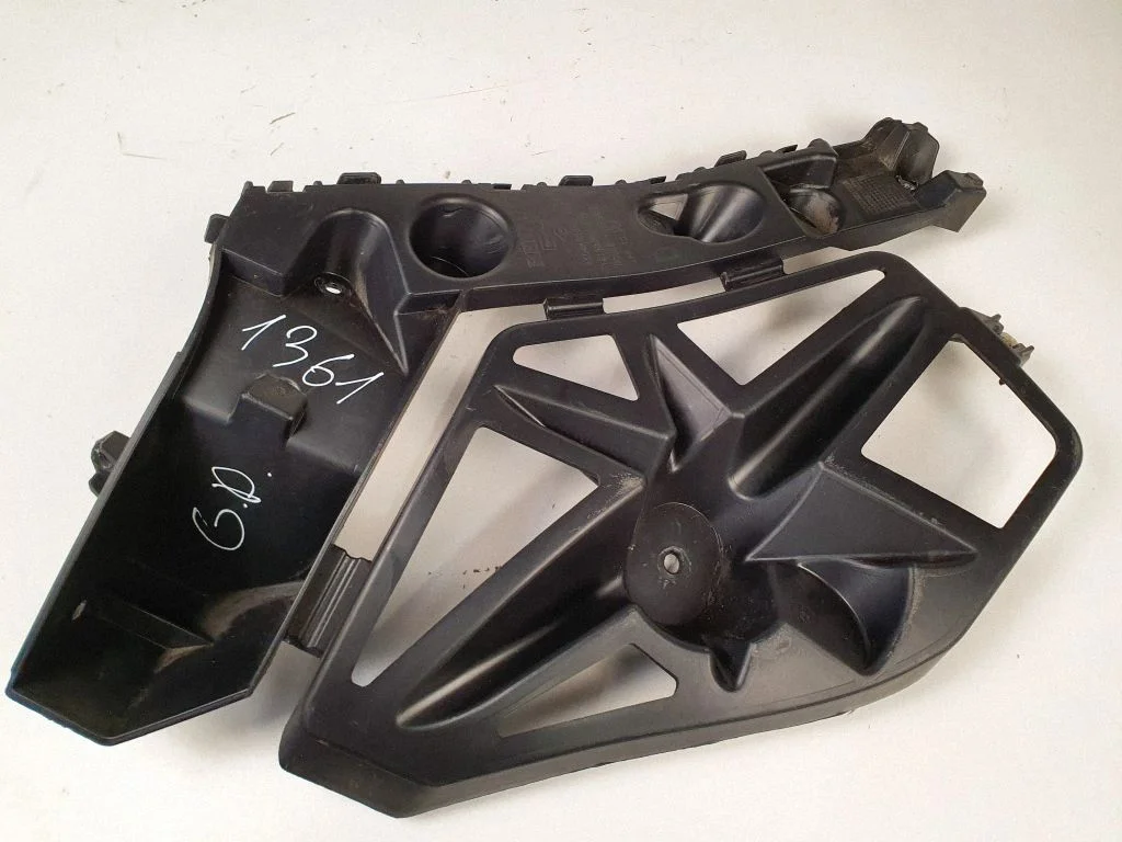 Rear bumper mounting bracket 850445533R