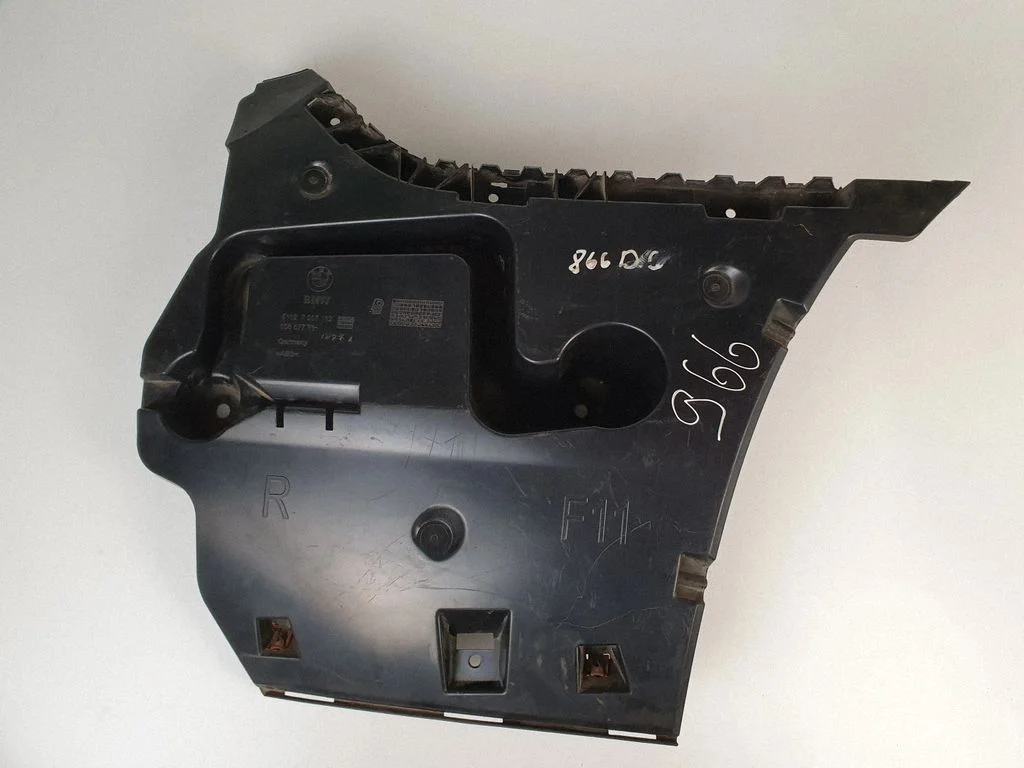 Rear bumper mounting bracket 7207112