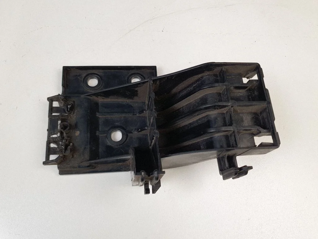 Rear bumper mounting bracket 1400114580