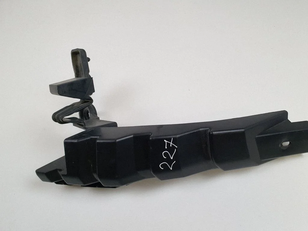 Rear bumper mounting bracket HK8317A882AD