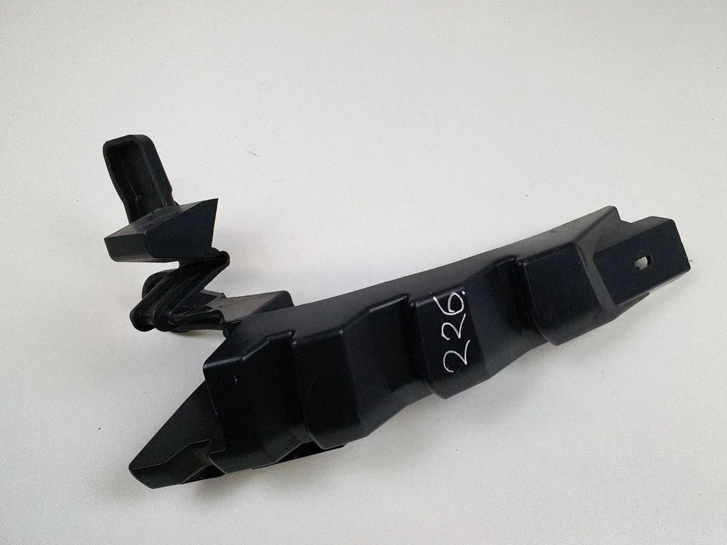 Rear bumper mounting bracket HK8317A882AD