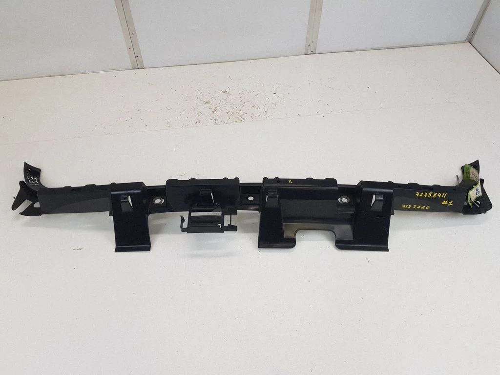 Rear bumper mounting bracket 72758411