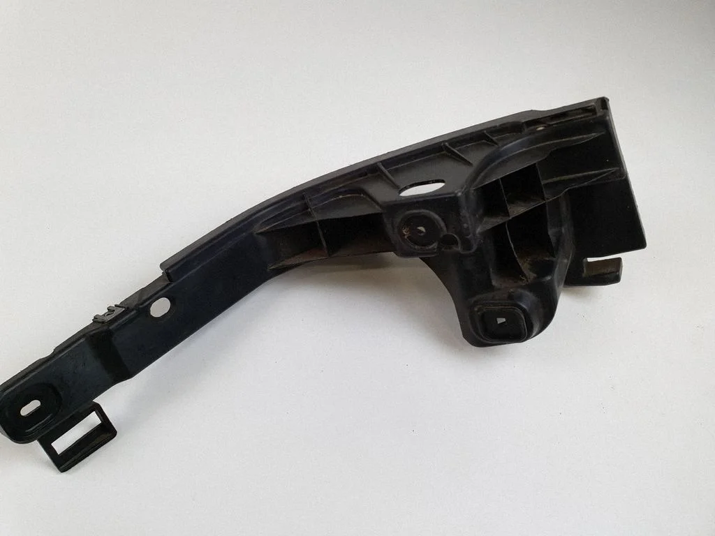 Rear bumper mounting bracket 12830626