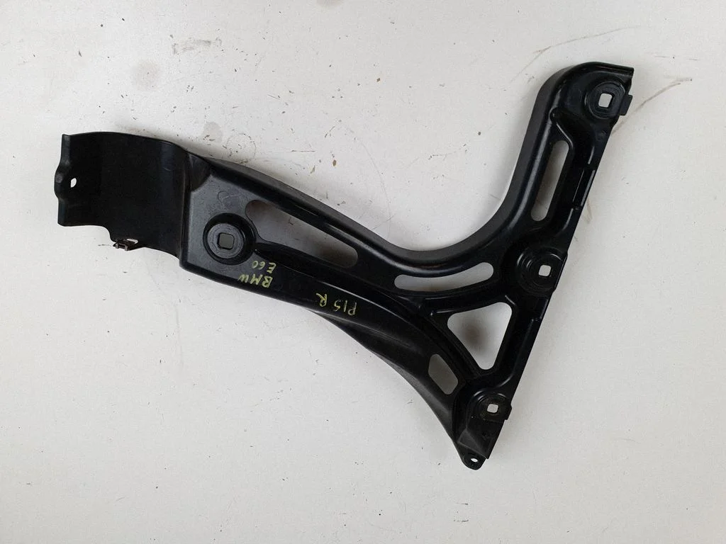 Rear bumper mounting bracket 7178185