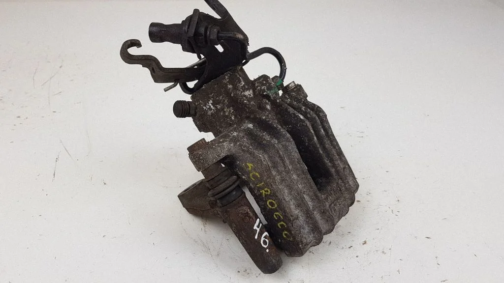 Rear brake caliper – rear right