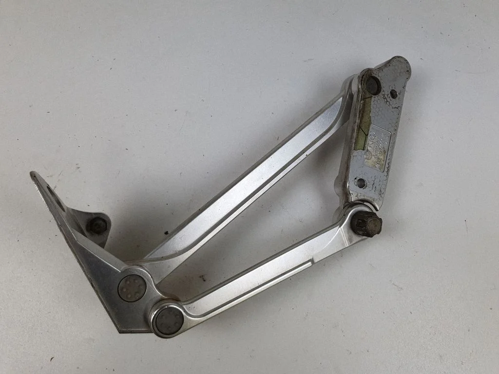 Aizmugurējā vāka eņģe (-es) 3D5827301K