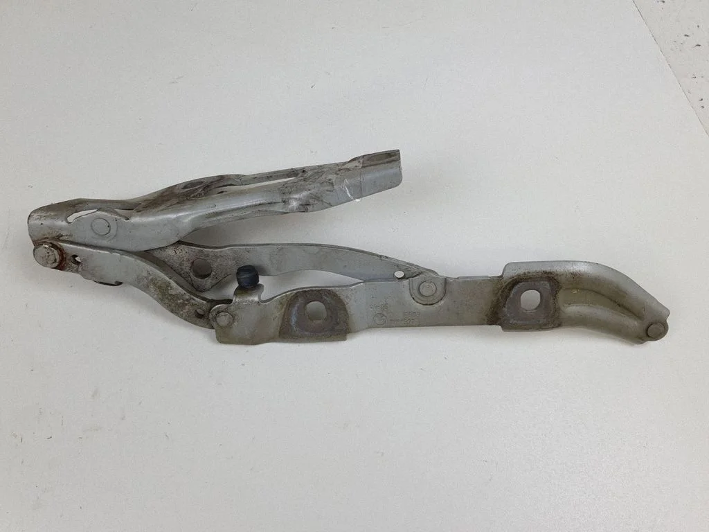 Tailgate/trunk/boot hinge – BMW 3 Series E90 E91 (2005-2012)