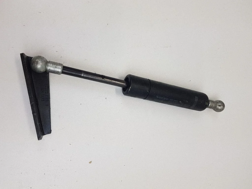 Tailgate/trunk strut/damper – Volvo S70 V70 V70 XC (1997-2000)