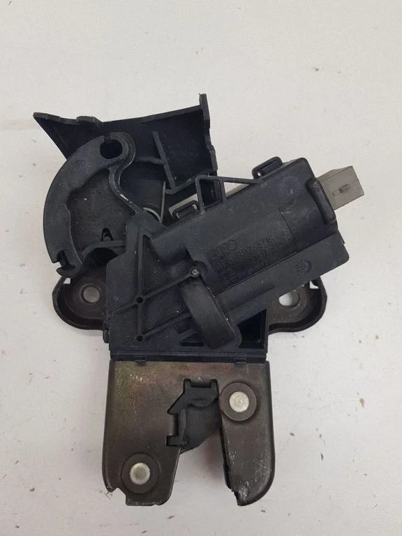 Tailgate/trunk/boot lock/catch/latch 4F5827505C