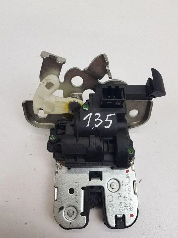 Aizmugurējā vāka slēdzene 8K9827505A