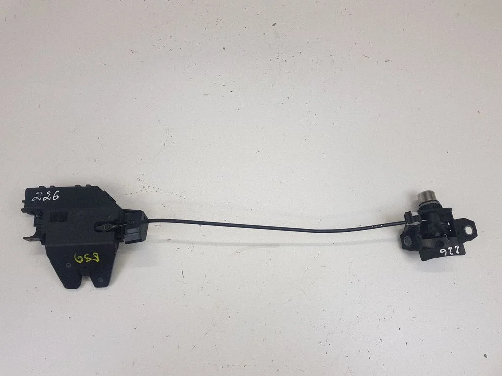 Tailgate/trunk/boot lock/catch/latch 8196401