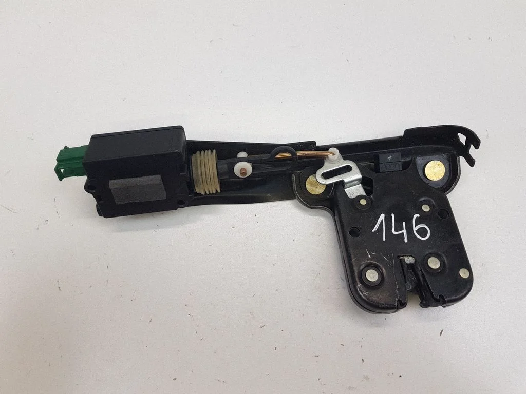 Tagaluugi lukk 8N0827505E – Audi TT TTS Mk2 (2006-2014)