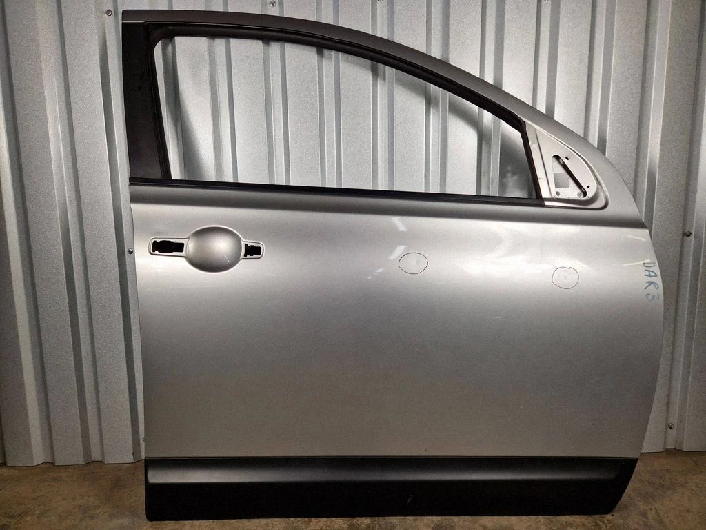 Front door – front right