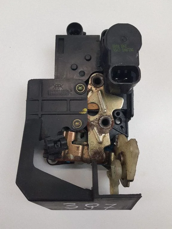 Front door lock 18110242