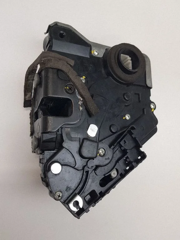 Esiukse lukk – Lexus GS 300 350 430 450H (2005-2012)