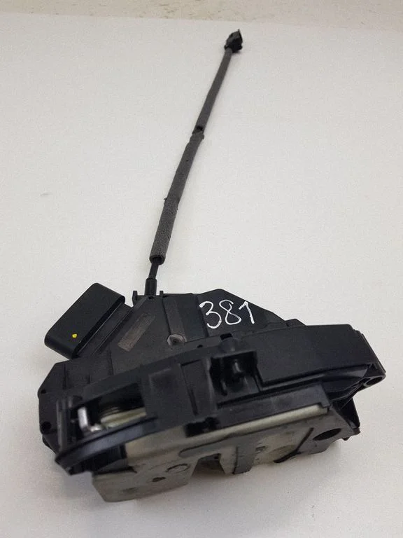 Priekšējo durvju slēdzene BM5AA21813DG