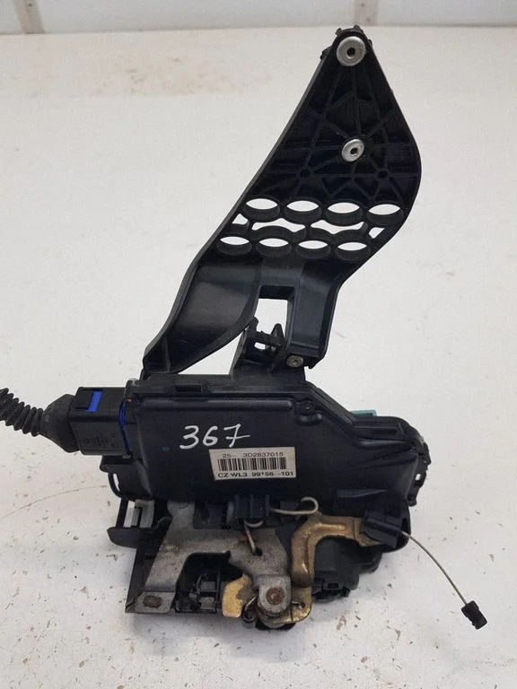Front door lock 3D2837015