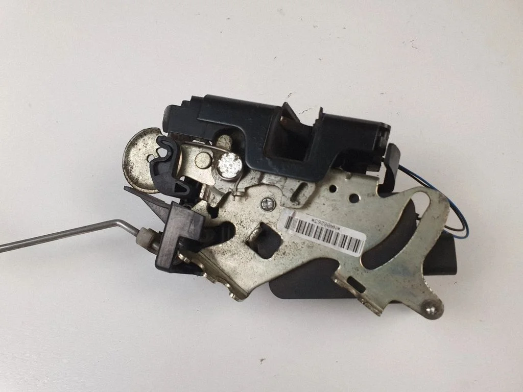 Front door lock – Mercedes-Benz Vito Viano W639 (2003-2014)