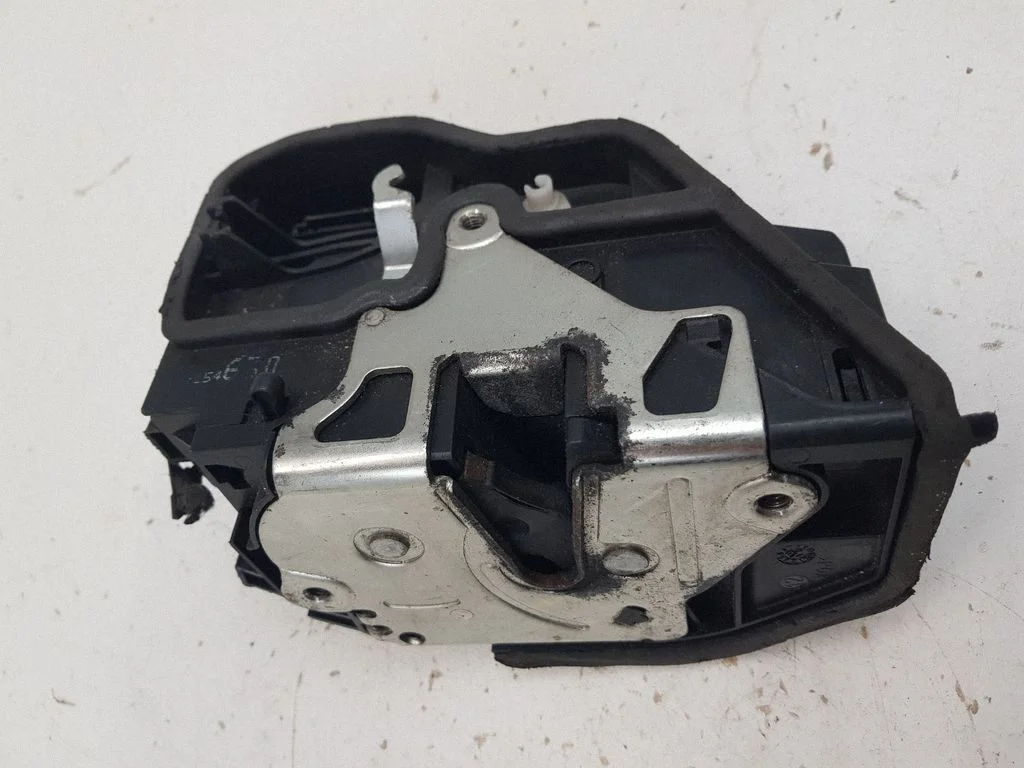 Front door lock – front right