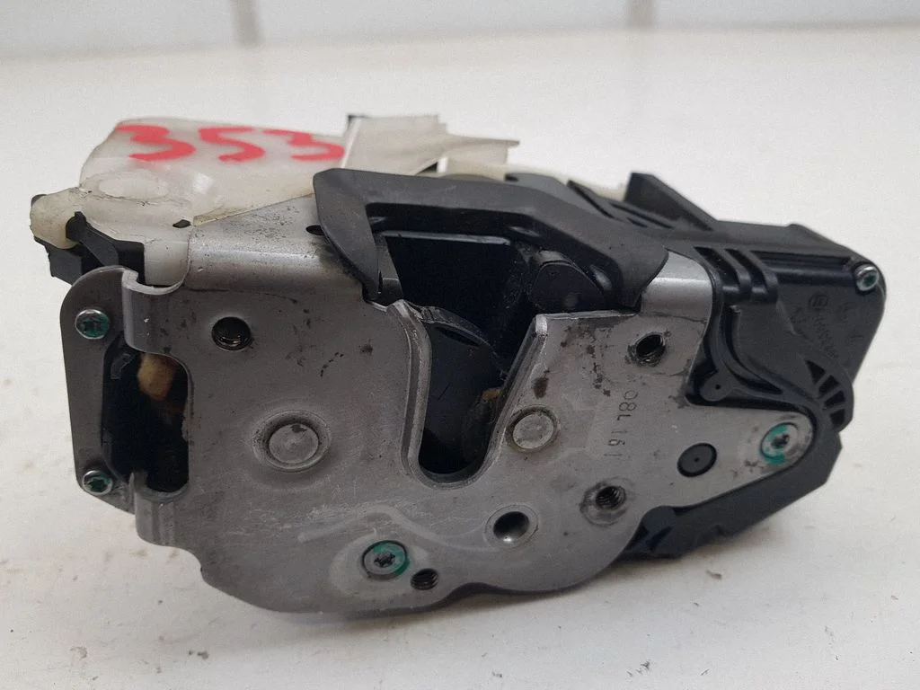 Front door lock 3023806E01S