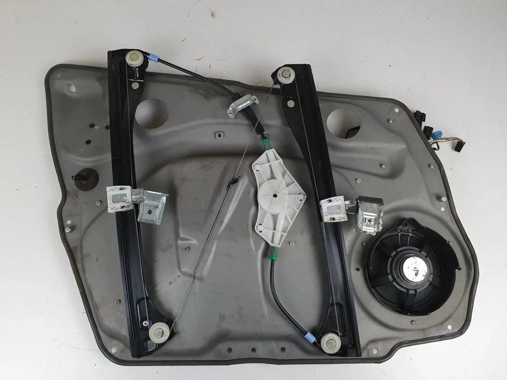 Esiukse aknatõstuk ilma mootorita A1697203079