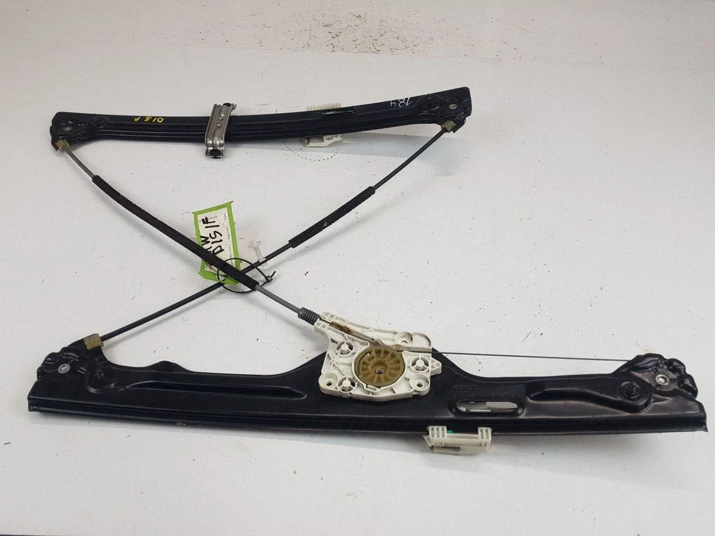 Priekšējā el. loga pacēlāja mehānisms bez motoriņa 7137020S