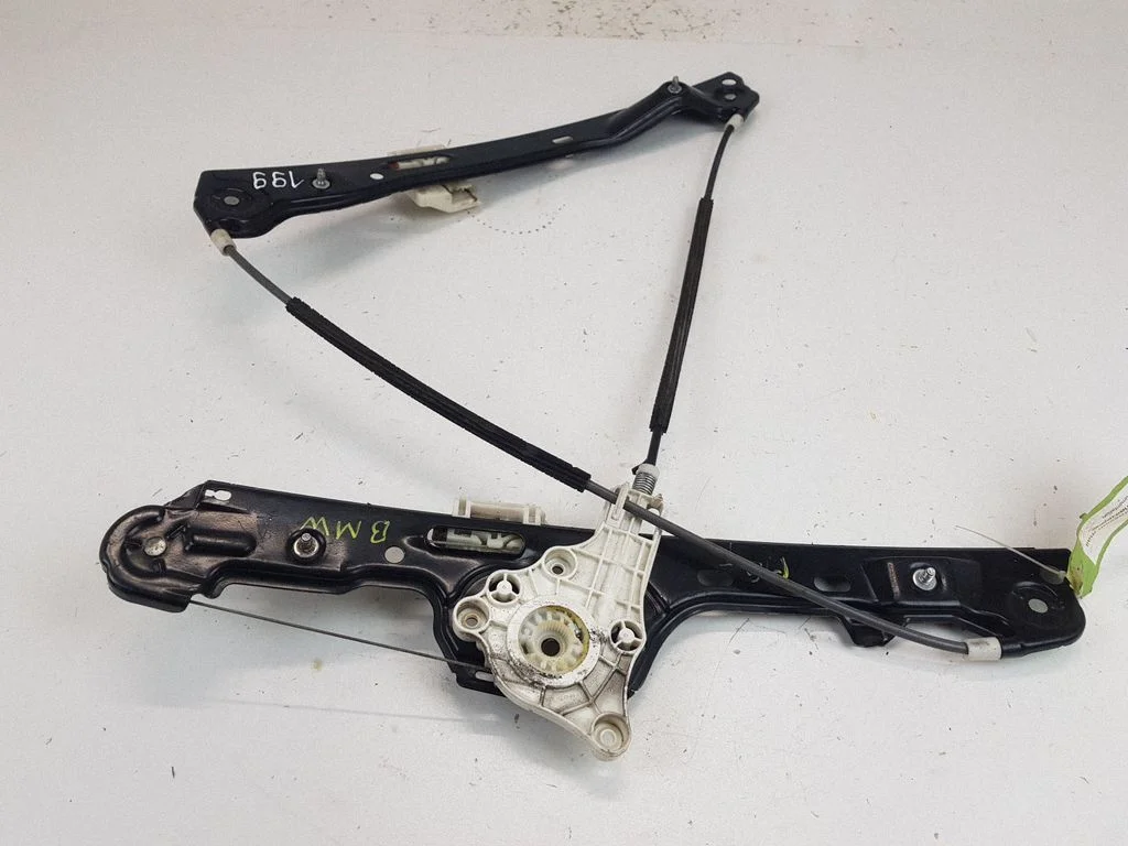Priekšējā el. loga pacēlāja mehānisms bez motoriņa 7067795S
