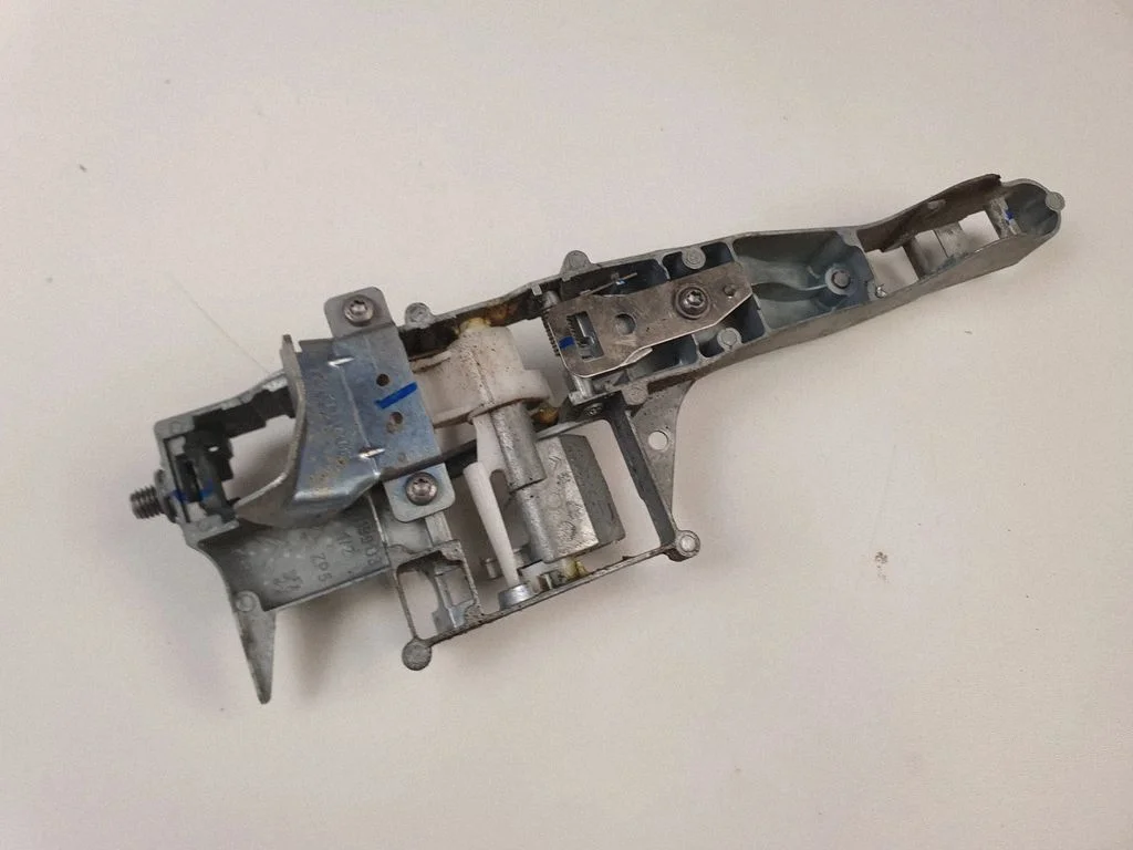 Esiukse välimine käepide – Peugeot 2008 I (2013-2019)