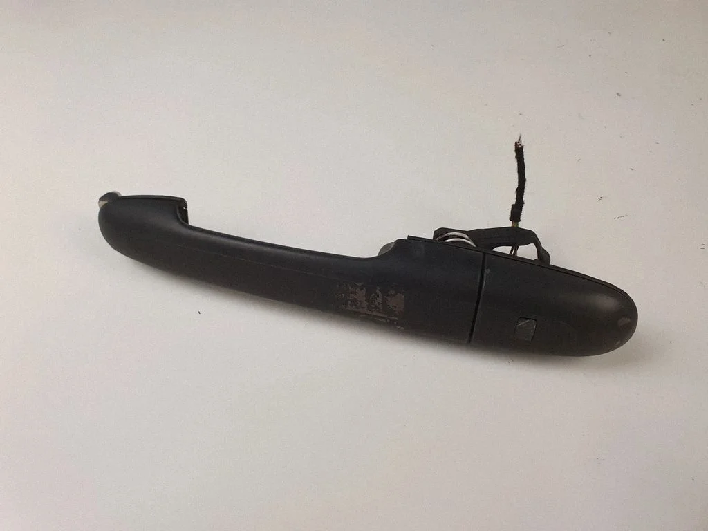 Front door exterior handle – front right