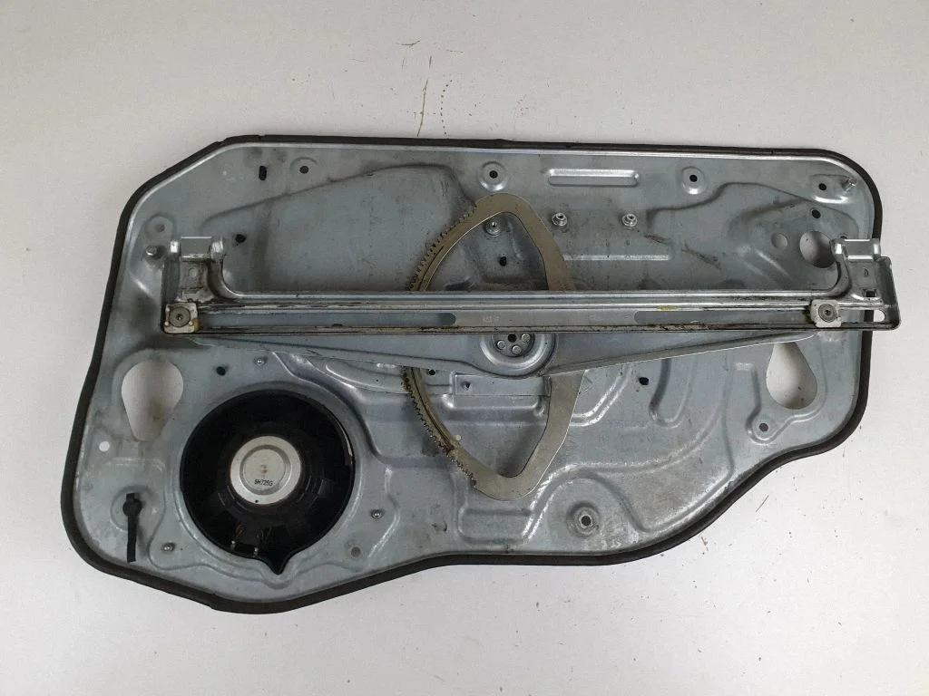 Esiukse aknatõstuk ilma mootorita – Volvo S40 (2004-2007)