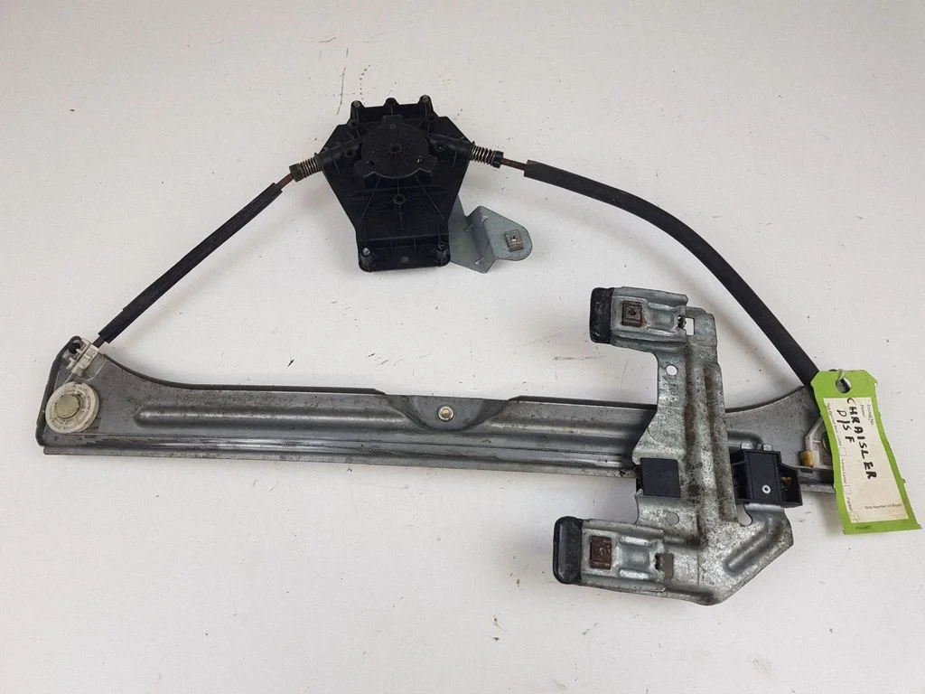 Priekšējā el. loga pacēlāja mehānisms bez motoriņa 04724556AE