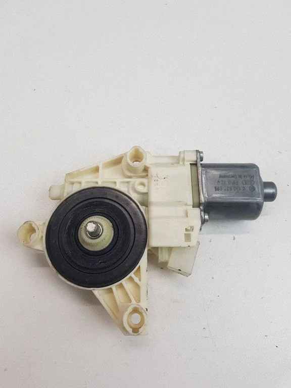 Priekšējā loga pacēlāja motoriņš A2469065200