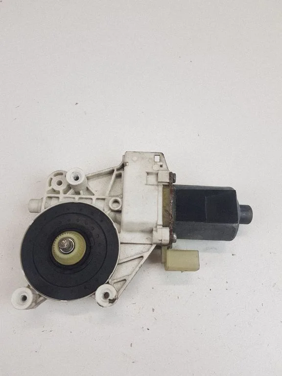 Front door window regulator motor A0068205442