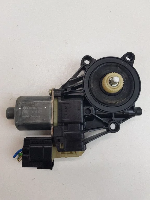 Priekšējā loga pacēlāja motoriņš 8A6114553B