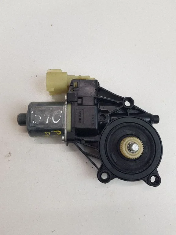 Priekšējā loga pacēlāja motoriņš 8A6114A389B