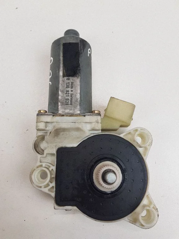 Front door window regulator motor A2118202942