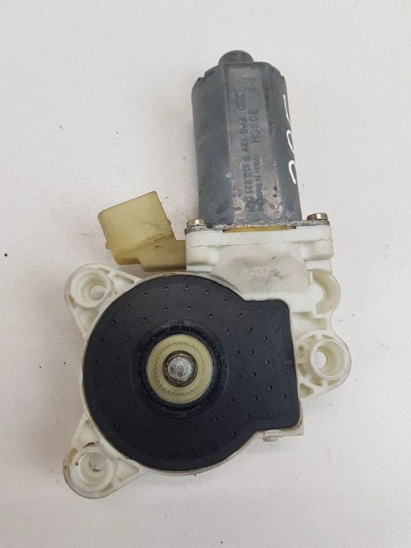 Front door window regulator motor A2118202942
