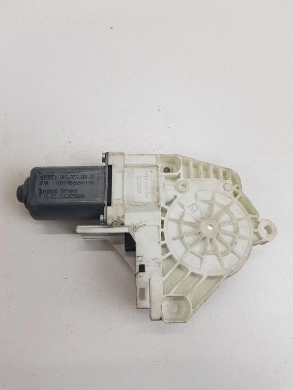 Front door window regulator motor 8K0959801A
