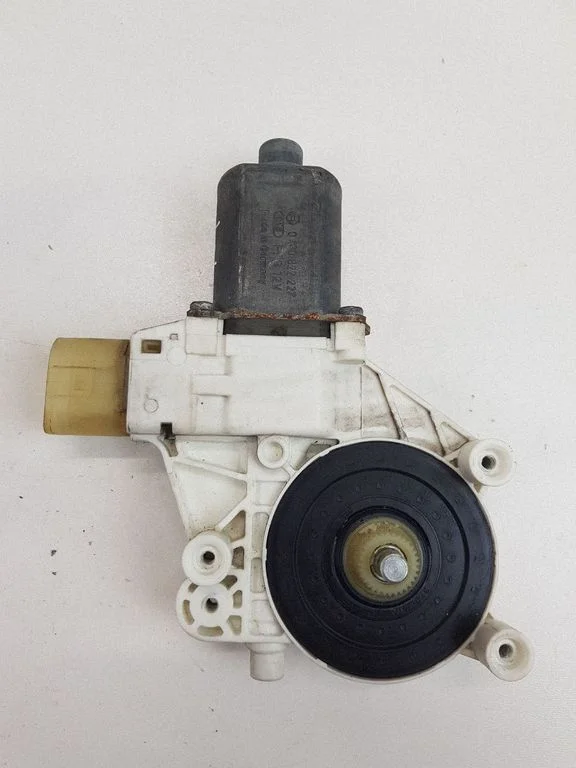 Front door window regulator motor 6927028