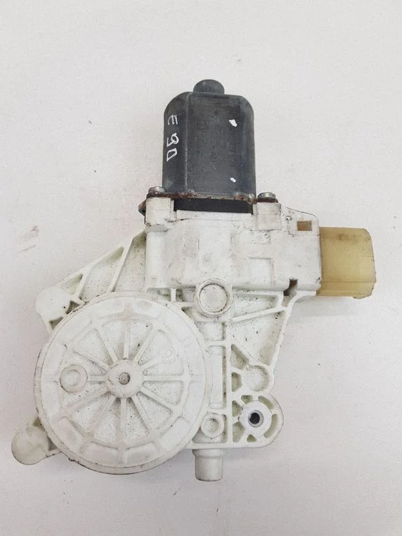 Front door window regulator motor 6927028