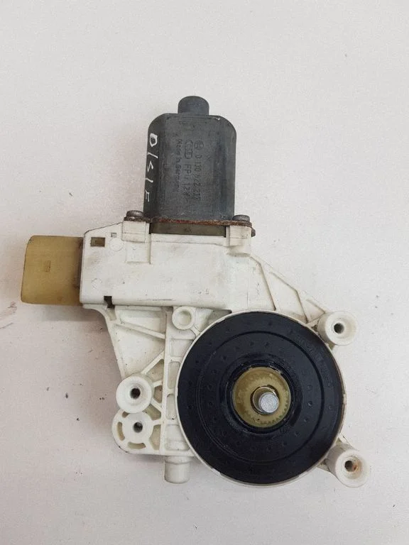 Front door window regulator motor 6927028