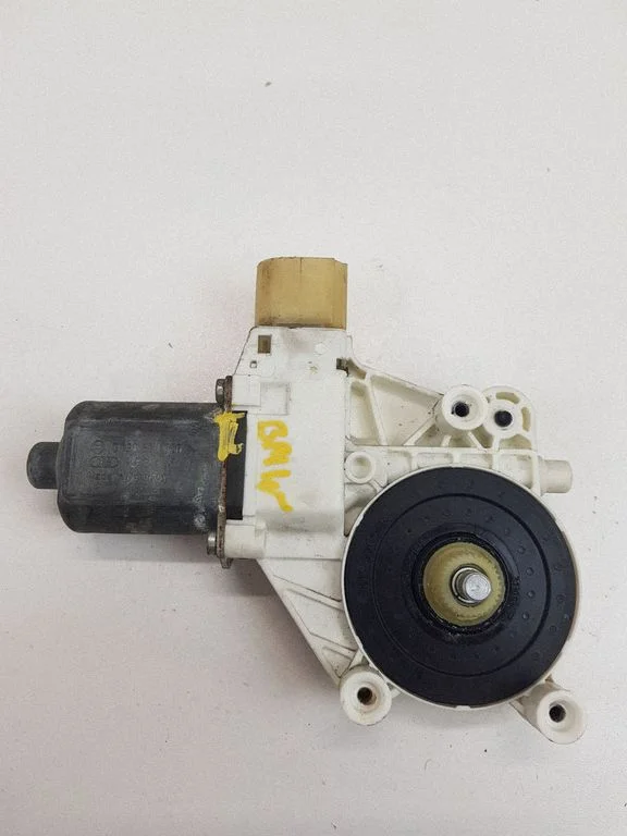 Front door window regulator motor – BMW 3 Series E90 E91 (2005-2012)