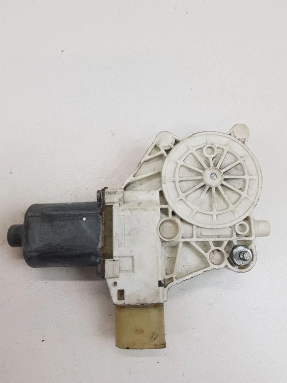 Front door window regulator motor – BMW 3 Series E90 E91 (2005-2012)