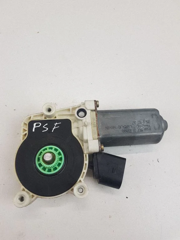 Front door window regulator motor – BMW 5 Series E60 E61 (2004-2010)