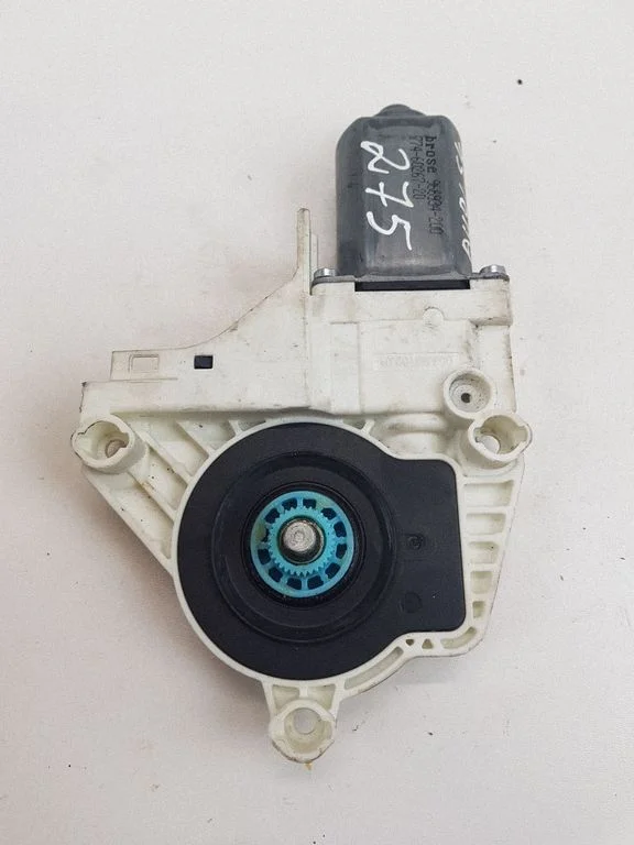 Front door window regulator motor – Audi A4 Allroad B8 (2008-2016)