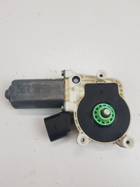 Front door window regulator motor – BMW 5 Series E60 E61 (2004-2010)