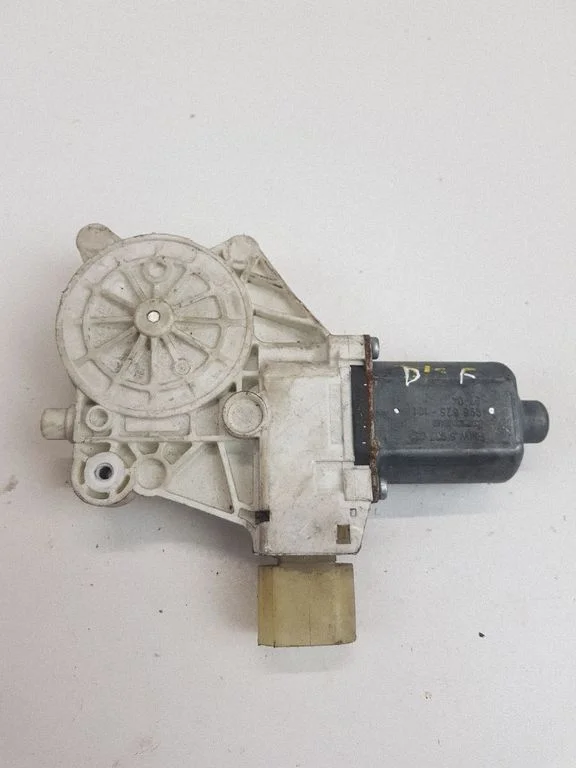 Priekšējā loga pacēlāja motoriņš 6927028