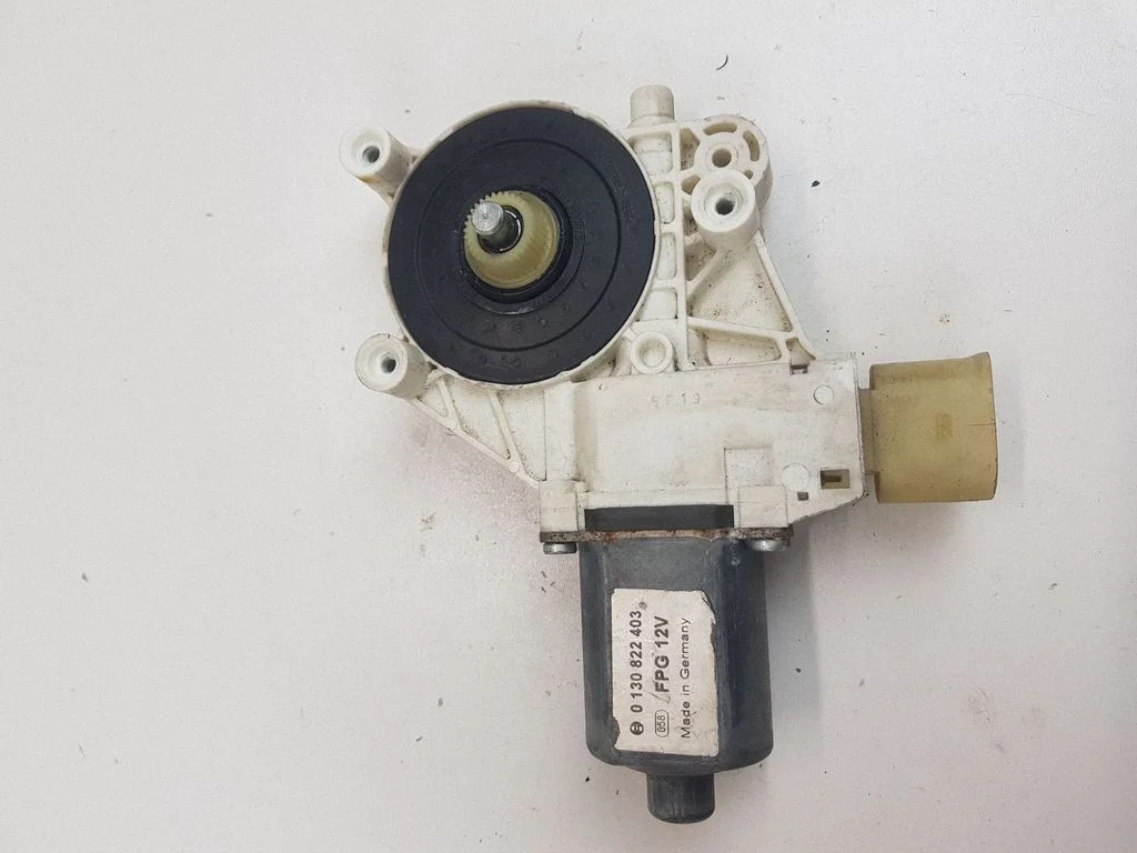 Front door window regulator motor 0130822403
