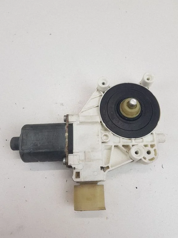Front door window regulator motor – BMW 3 Series E90 E91 (2005-2012)